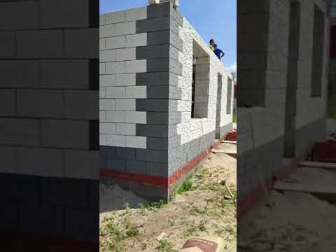 Видео: Строится дом из фибропенобетонных блоков.