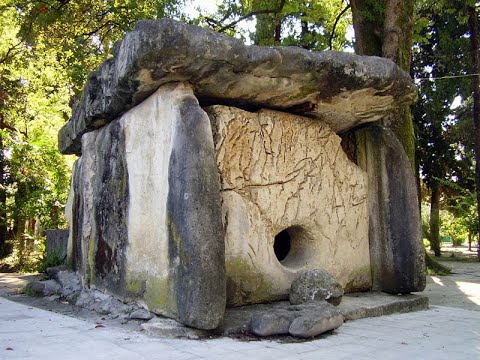 Видео: Дольмены — научный взгляд на ненаучные домыслы... Андрей Кизилов г. Сочи.