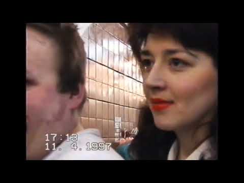 Видео: 11 апреля 1997 Норильск, городской рынок. Товары, торговля, люди.