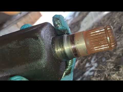 Видео: Замена пыльника внутреннего шруса и салника привода Volkswagen polo