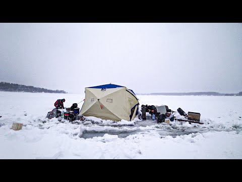 Видео: ВЫБРАТЬСЯ ИЗ БЕЛОГО ПЛЕНА!  ДОРОГА ЖИЗНИ! ТАК ЕЩЁ НЕ БЫЛО!! ЗИМННЯЯ РЫБАЛКА С НОЧЁВКОЙ.