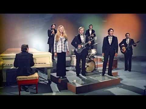 Видео: ВИА Самоцветы Школьный бал (с концерта 1973 года)