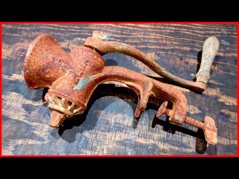 Видео: Реставрация очень старой мясорубки ELMA