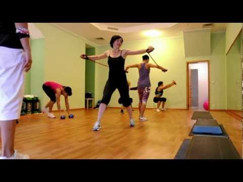 Видео: Круговая функциональная тренировка  в студии аэробики