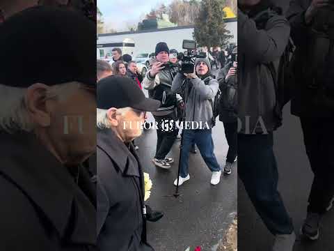 Видео: Юрий Антонов приехал проститься с Юрием Николаевым на Троекуровское кладбище