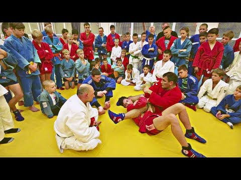 Видео: ПОДРОБНЫЙ МАСТЕР-КЛАСС ОТ 7-КРАТНОГО ЧЕМПИОНА МИРА ПО САМБО РАИСА РАХМАТУЛЛИНА В ШБ РУСЛАНА САЗОНОВА