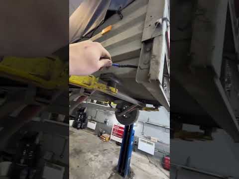 Видео: Меняем проводку на прицепе