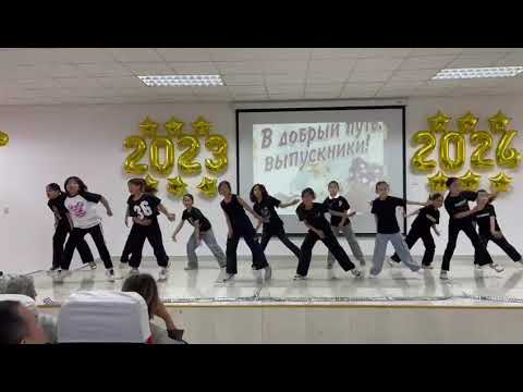 Видео: Зажигательный танец учениц 3а класса 95 школы 