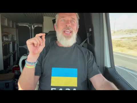 Видео: Жизнь за медяки. Почему мы меняем себя на барахло?