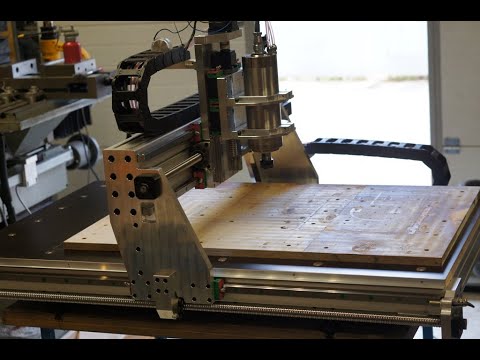 Видео: Фрезеруем цветнину на станке по дереву. Испытания станочка 900*600.