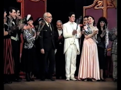 Видео: Веселата вдовица (оперета, с участието на ДМТ) 1998