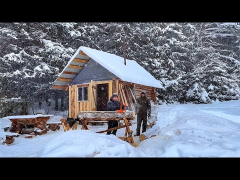 Видео: ДОБИРАЕМСЯ ДО ИЗБЫ НОЧЬЮ В МЕТЕЛЬ! ПОХОДНЫЙ ОПТИМИСТ В ГОСТЯХ! НОВАЯ ОБУВНАЯ ПОЛОЧКА