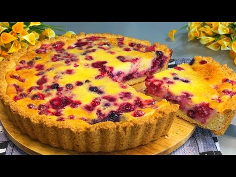Видео: Готова Есть Каждый День!Пирог Вкуснее Торта за 15 Минут к чаю!Пирог со сметанной заливкой и ягодами