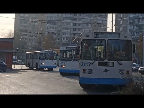 Видео: троллейбусы около парка  утро Екатеринбурга