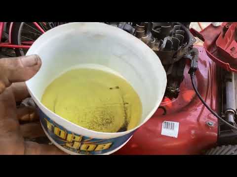 Видео: Газонокосилка Troy-Bilt TB110 2014 года получила очистку карбюратора и новый 21-дюймовый нож. Взг...