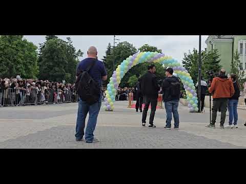 Видео: Дефиле на завършващите 12 клас в Търговище