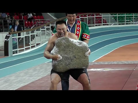 Видео: Таас кото5уу (поднятие перенос камня) на призы И.Я. Александрова - Куустээх Уйбаан. 2013 год. 181 кг