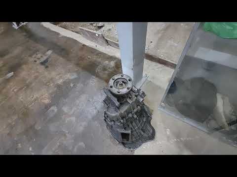 Видео: МТ-75 коробка МКПП. Первый разбор и дефектовка.