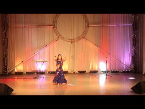 Видео: Лейсан Хамадиева-индийский танец "Мани".  г.Н.Челны.
