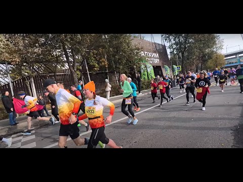 Видео: MOSCOW MARATHON BRICS 2024. 10 KM. FINISHING  SEGMENT.  МОСКОВСКИЙ МАРАФОН BRICS. ЗАБЕГ НА 10 КМ