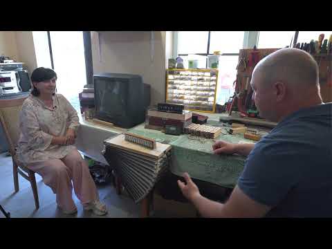 Видео: "Мастеровые люди. Звуки гармоники" (на абазинском языке)