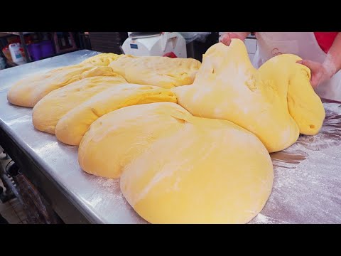 Видео: Приготовление вкусного мягкого хлеба - футбольный хлеб, хлеб с зеленым луком, хлеб с улиткой