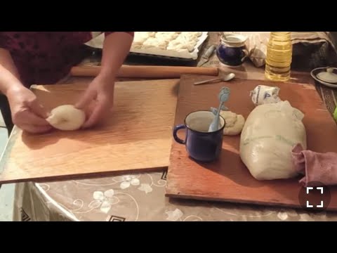 Видео: @ прямий ефір формуємо і випікаємо плюшки.