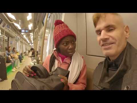 Видео: ПЕРВАЯ РЕАКЦИЯ в МОСКВЕ АФРИКАНКИ из КЕНИИ по прилёту