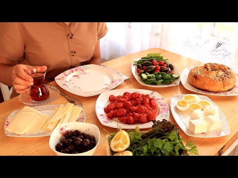 Видео: Приготовление Турецкого завтрака: Бёрек с сыром, Сосиски в томатном соусе