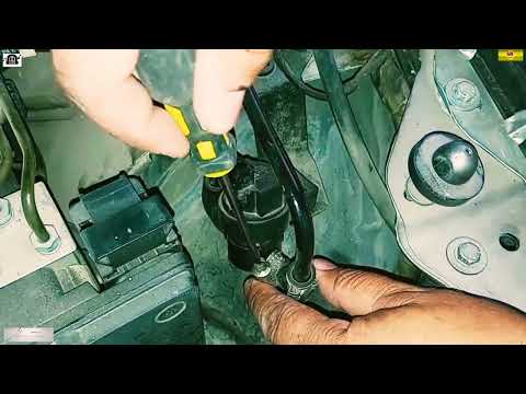 Видео: Как заменить продувочный клапан | Mercedes Benz C-Class