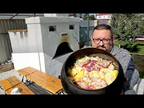 Видео: Говяжьи рёбрышки с картошкой в дровяной печи! В чугунке, в Русской печке!