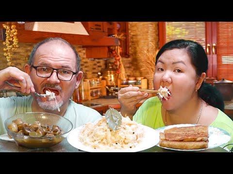 Видео: МУКБАНГ Блины с капустой и грибами. 🥞🥬/ Как вы жили и относились к перестройке? / MUKBANG Pancakes.😋