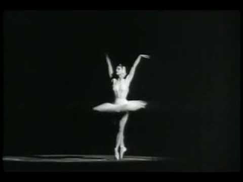 Видео: Мая Плисецкая Лебедово Езеро умиращия лебед