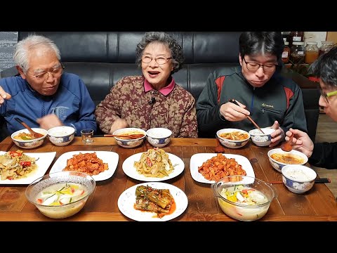 Видео: Острое рагу кочхуджан и мукбанг из риса на пару (рецепт)