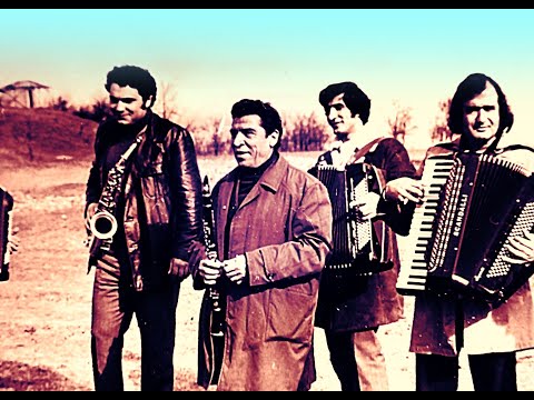 Видео: ФолклорАрхив:  Първомайската народна група