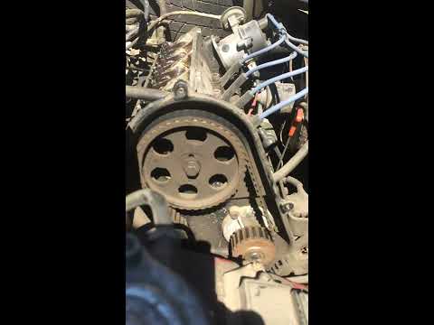 Видео: Таврия Славута регулировка зазоров клапанов вп-0,15 вып-0.30 мм.Заз, возникли ошибки интересно...