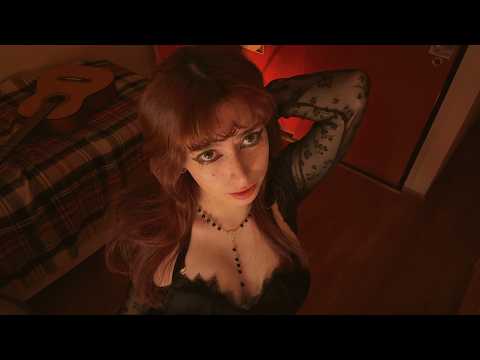 Видео: Готичная девушка ростом 1,48 м одержима тобой и целует (и пахнет) °. ⛧ в ASMR