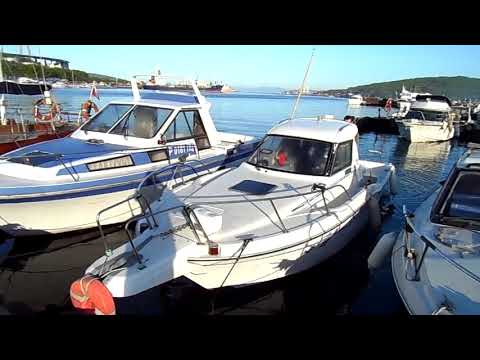 Видео: Морская рыбалка с катера в Уссурийском заливе (Владивосток): полный аквариум рыбы (камбала, минтай).