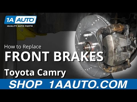 Видео: Как заменить передние тормоза Toyota Camry 07-17