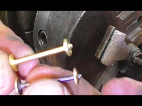 Видео: Запонки из золота на токарном станке. Шпулька для Зингер Singer