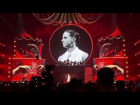 Видео: Ваня Дмитриенко- Настоящая (LIVE, Москва 06.11.2025)