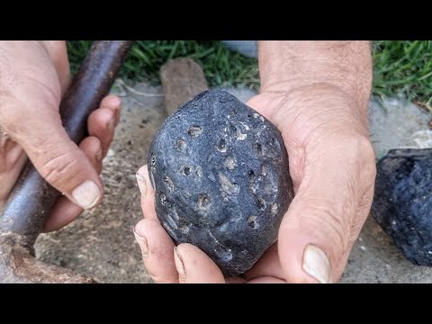 Видео: Я СЛОМАЛ МЕТЕОРИТ, ЧТОБЫ ПОСМОТРЕТЬ, ЕСТЬ ЛИ ВНУТРИ АЛМАЗ