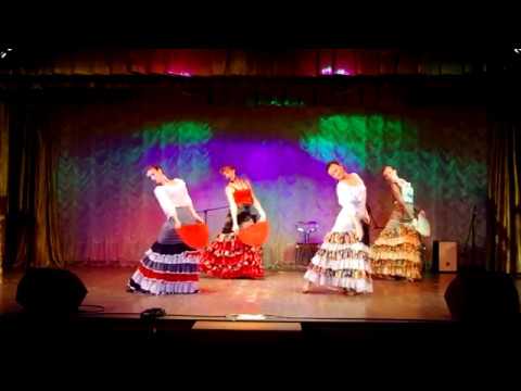 Видео: Севильяна с веером