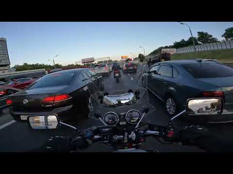 Видео: Дурацкие пробки. Еду в час-пик через город на Honda CB1300