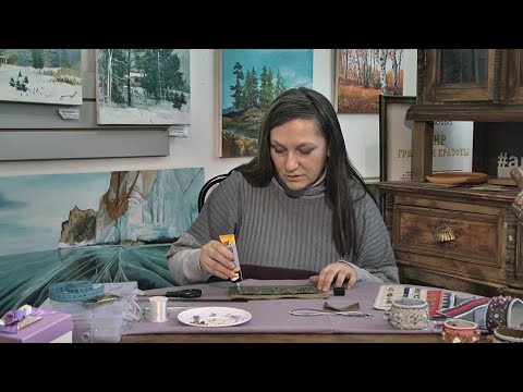 Видео: "Игры узоров" - изготовление текстильного браслета. Часть 2 (Бийское телевидение)