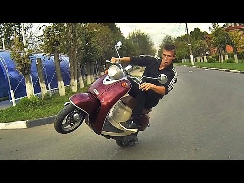 Видео: Покатушка на Yamaha Vino со стантом и парнями
