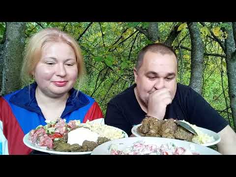 Видео: Обжор - куриная печень с булгуром и салат