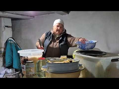 Видео: перекладываю капусту в банки/ сегодня очень холодно