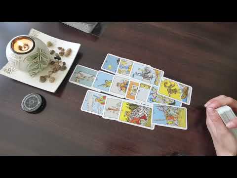 Видео: КАК МЕ ВИЖДА ТОЙ /ТЯ? ❤️ #тарокарти #таролог #любов #таро