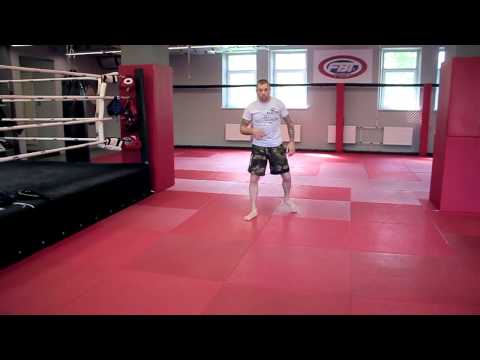 Видео: Как научиться бить с вертушки / Удар с вертушки от Андрея Басынина